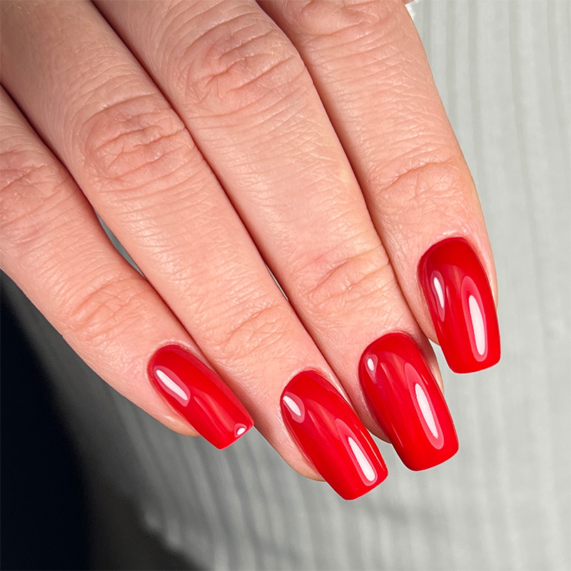 Класичний червоний гель-лак IZZY 140, купити гель-лак червоного кольору, 12 мл 