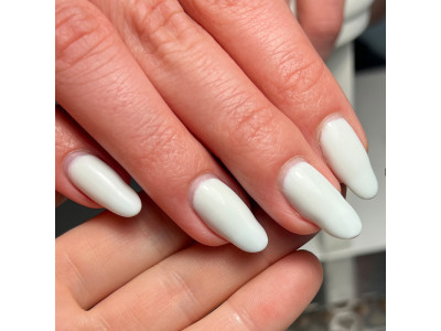 Чому гель для манікюру просідає: недополімеризація та еластичні мономери