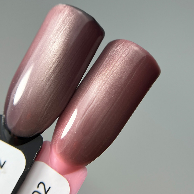 IZZY Cat’s Eye 02 — нюдовий гель-лак "Котяче око", 10 мл