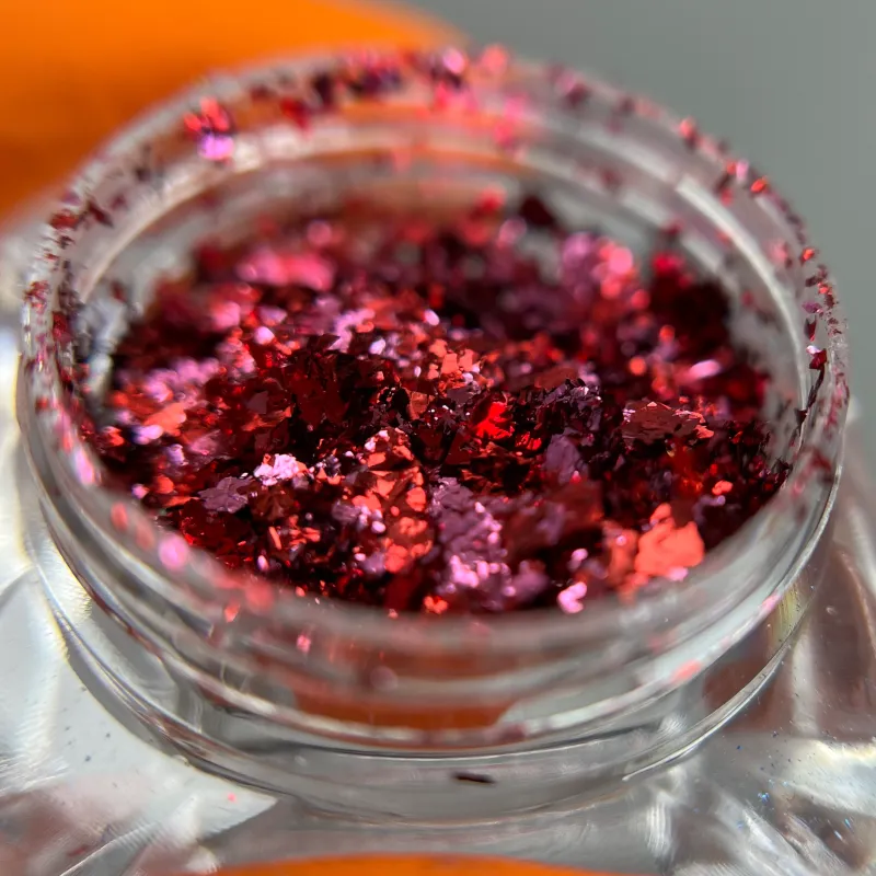 Пластівці Юкі червоні - декор для манікюру