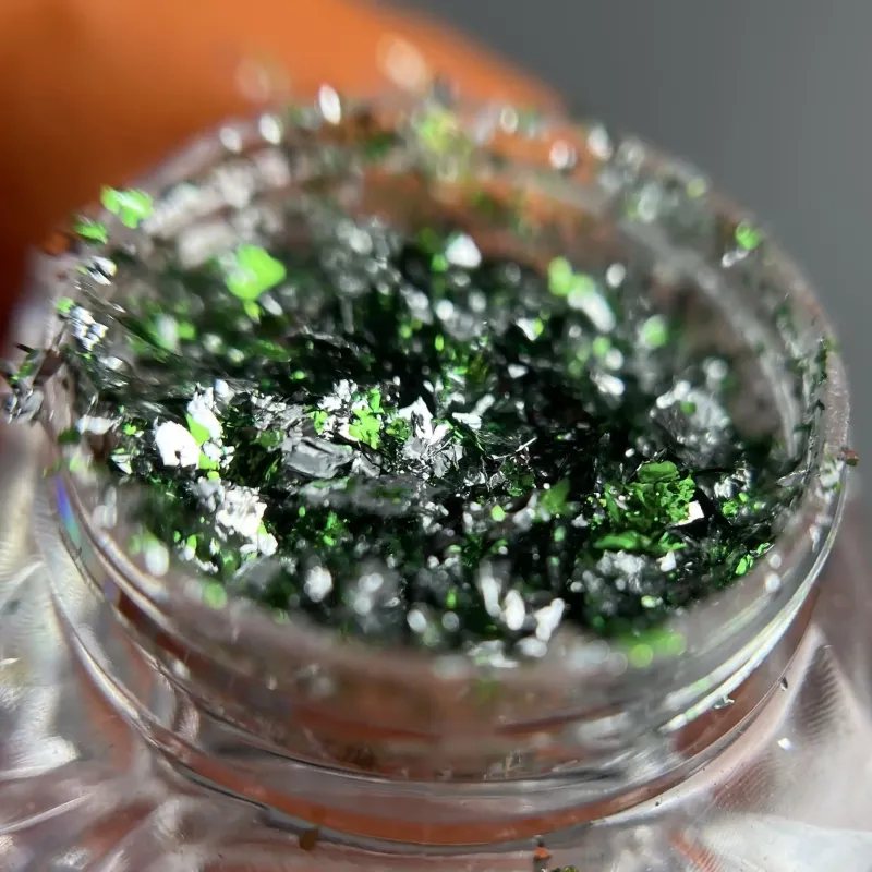 Пластівці Юкі срібно-зелені - декор для манікюру