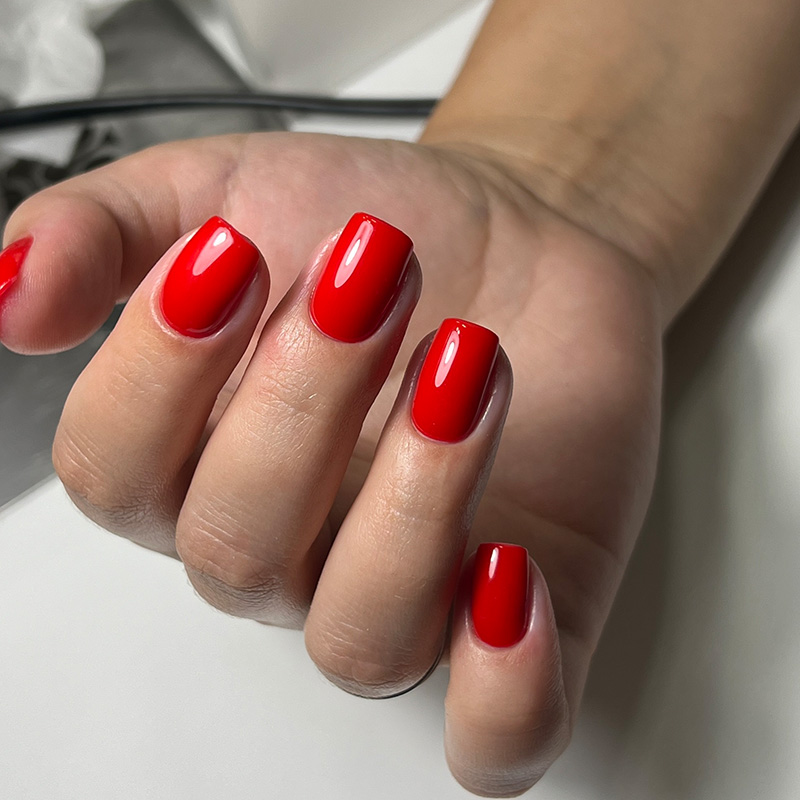 Червоний класичний гель-лак для манікюру IZZY 175, 12мл